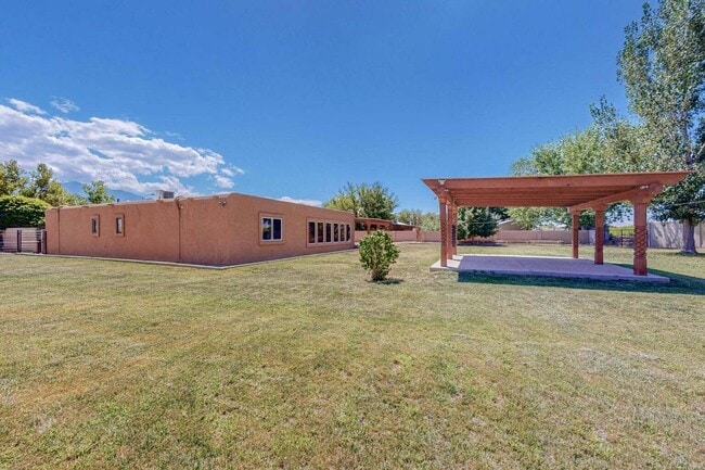 Building Photo - 501 Calle De