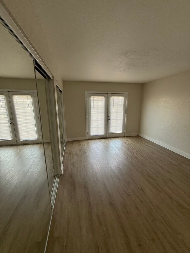 Building Photo - Central Phoenix Townhome Oasis – 2 Bed, 2 Bath, Gated with Pool!