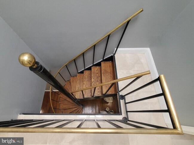 Building Photo - 620 Rodman St