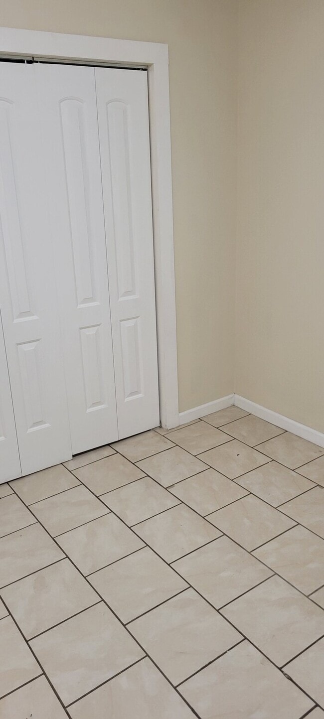 Building Photo - 1040 Matthews St