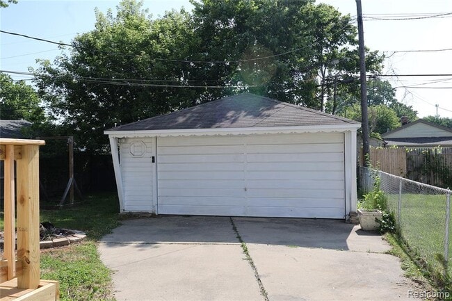 Building Photo - 27226 Lawnwood St