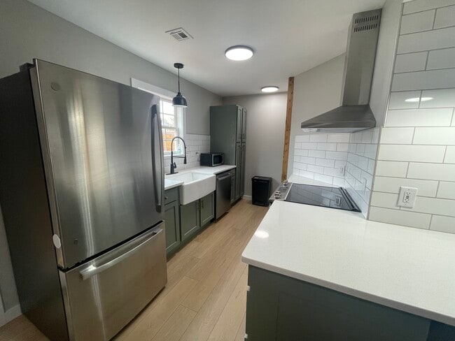 Building Photo - Jayel Terrace Apartments