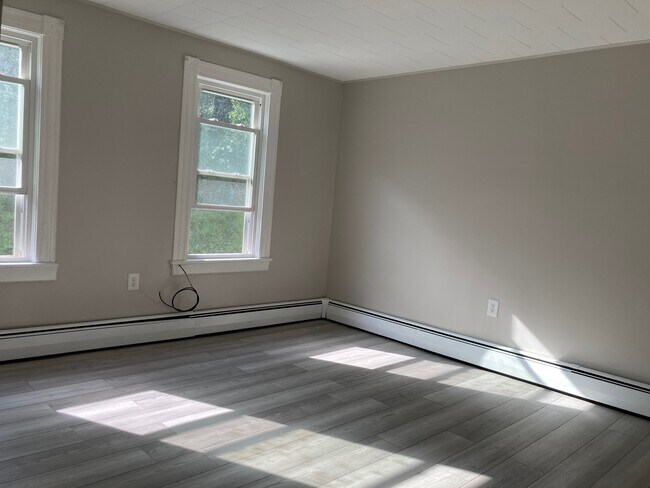 Building Photo - 101 Knobley St