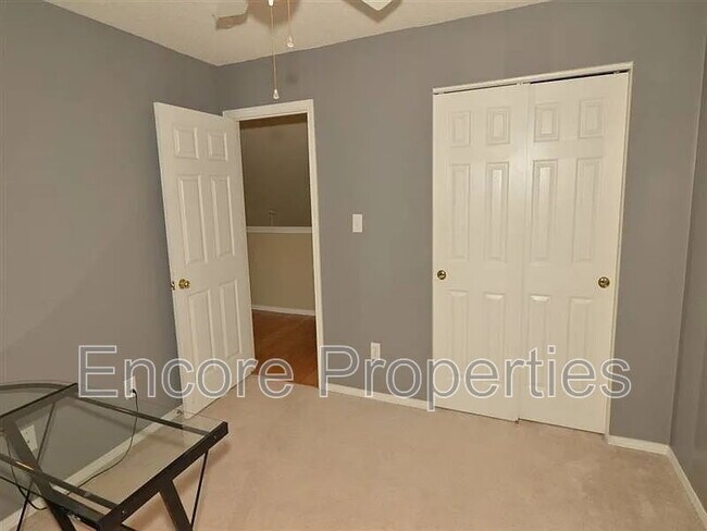 Building Photo - 6225 Saybrooke Dr