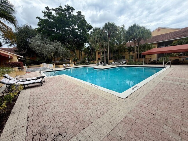 Building Photo - 1012 Coral Club Dr