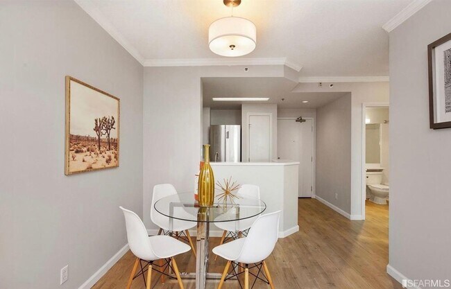 Building Photo - 240 Lombard St