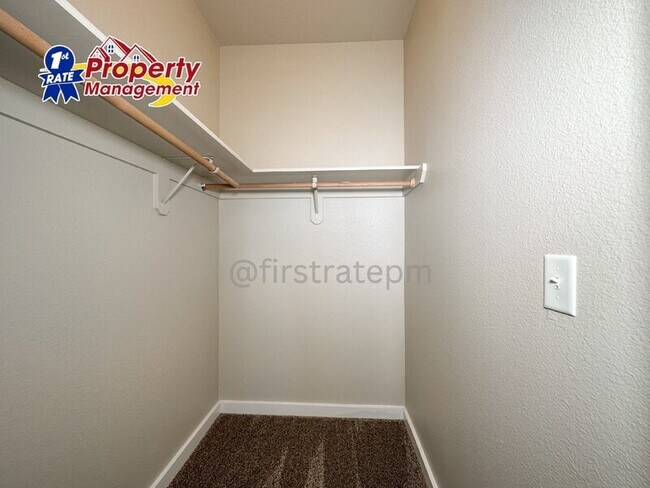 Building Photo - 272 W Mallard Dr