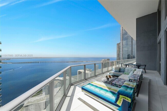 Building Photo - 1300 Brickell Bay Dr