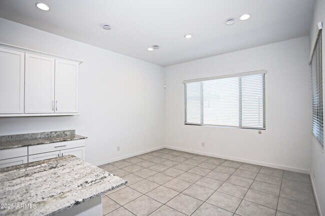 Building Photo - 4623 S 111th Dr