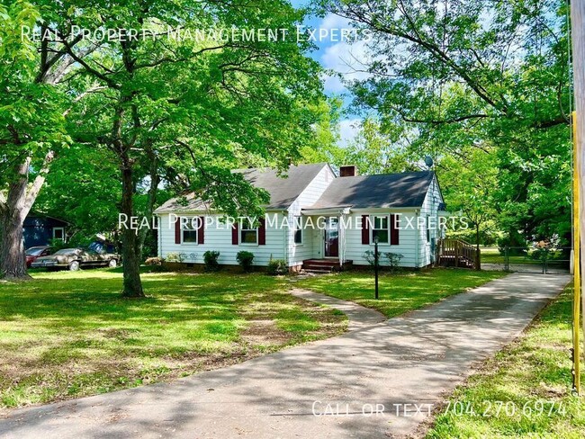 Building Photo - 1105 Balthis Dr