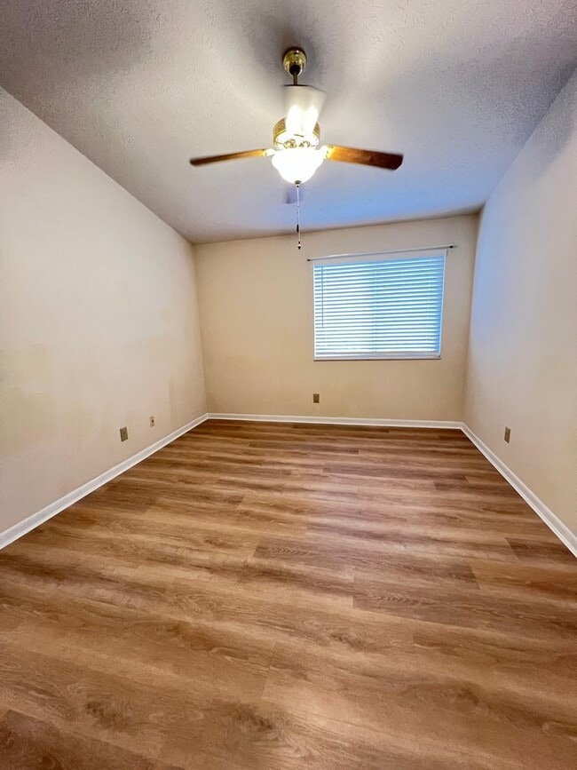 Building Photo - Bright & Spacious 2-Bedroom Condo in a Prime Florence Location!