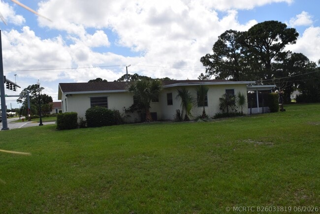 Building Photo - 1881 SE Airoso Blvd