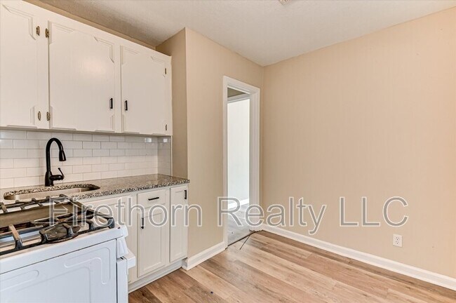 Building Photo - 1026 Weston St