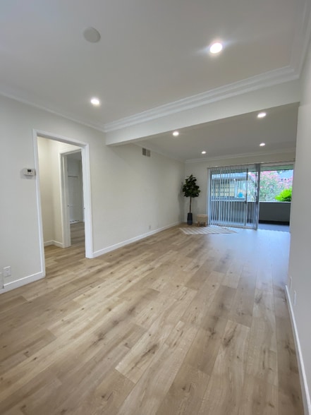 Building Photo - 283 S El Molino Ave