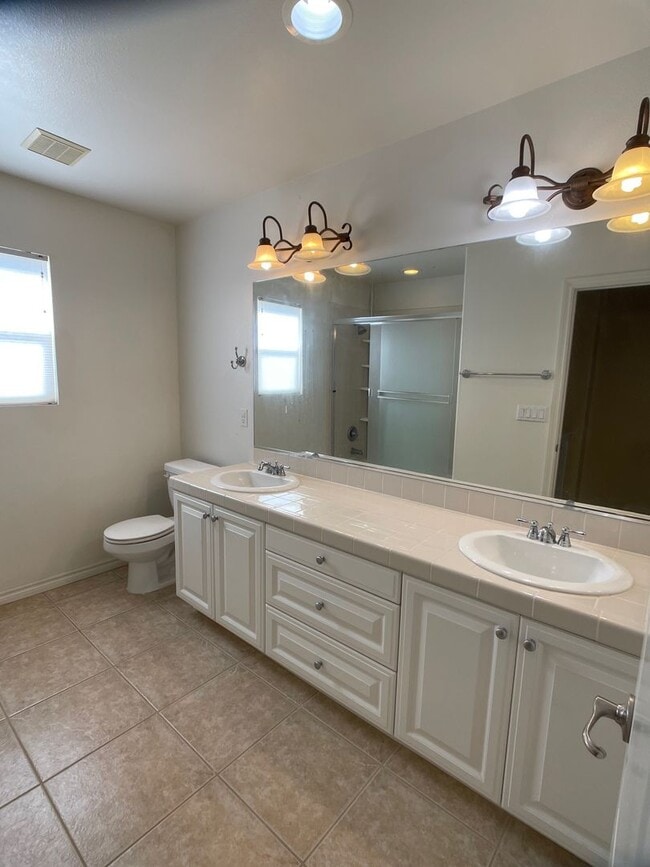 Building Photo - Oxnard 4 Bedroom 3 Full Bathroom 2-Story Home