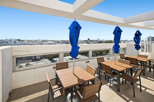 Building Photo - 9261 E Bay Harbor Dr