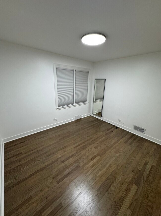 Building Photo - 896 Webster Ln