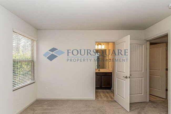 Building Photo - Spacious 3-Bed / 2.5-Bath Townhome with Open Floor Plan & Assigned Parking – Convenient to Downto...