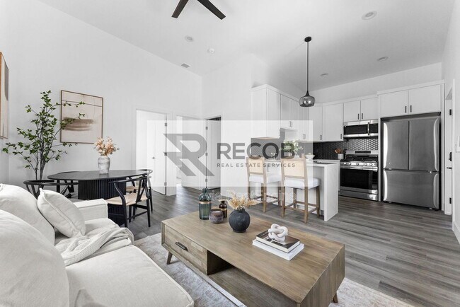 Primary Photo - 2722 Nye St