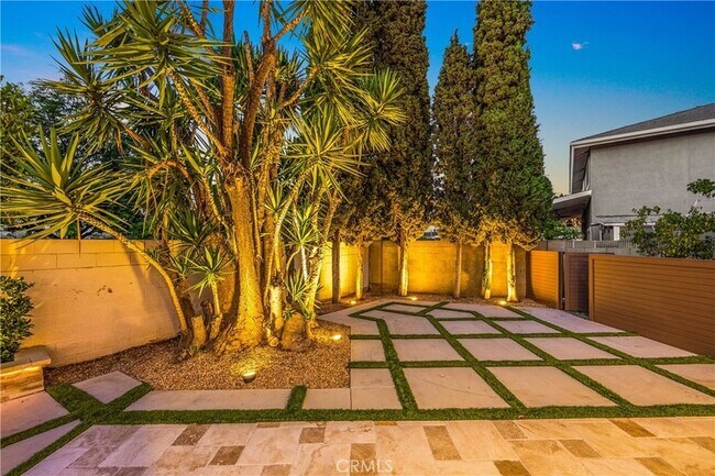 Building Photo - 1320 N Van Gogh Cir