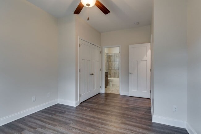 Building Photo - 2 BR 2 Bath Condo with Garage