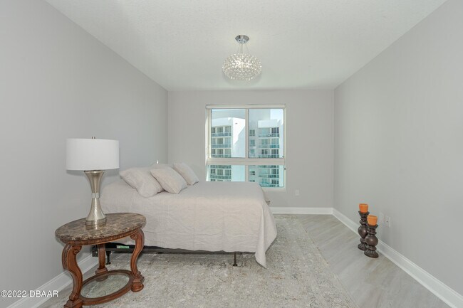 Building Photo - 241 Riverside Dr