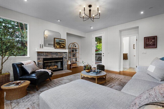 Building Photo - Luxury Living in Fountaingrove