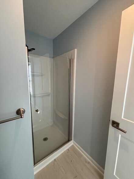 Master bath - 14908 Riggs St
