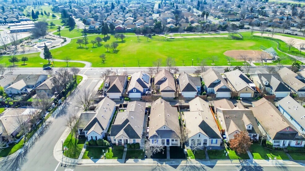 Building Photo - 1886 Dawnelle Way