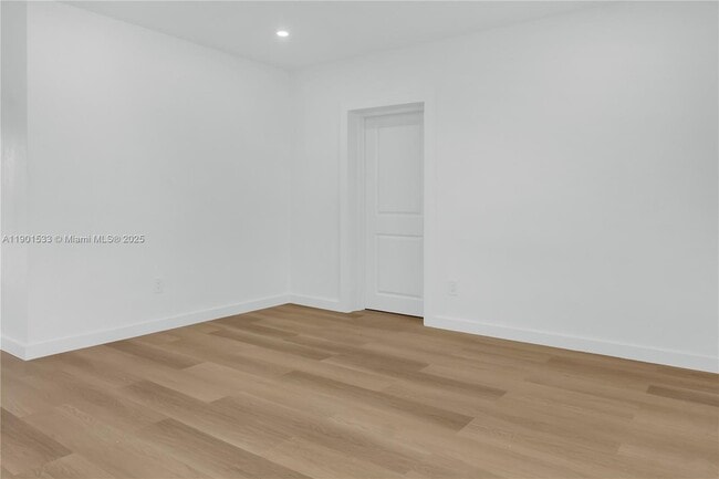 Building Photo - 4900 SW 106th Ave