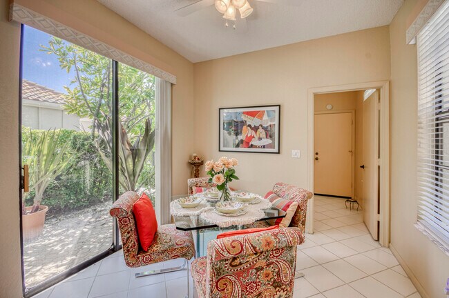 Building Photo - 10080 Dover Carriage Ln