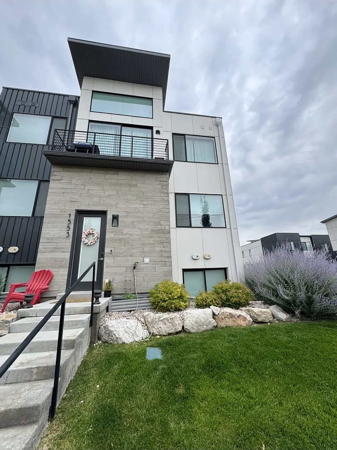 Building Photo - 1553 E Talo Ct