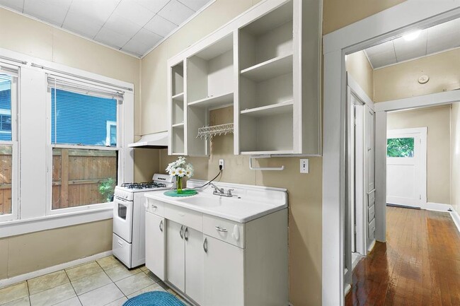Building Photo - 4205 Avenue B