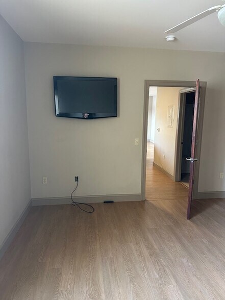 Building Photo - 1032 N Washington Ave