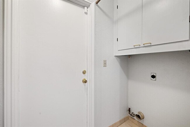 Building Photo - 801 Timber Trail