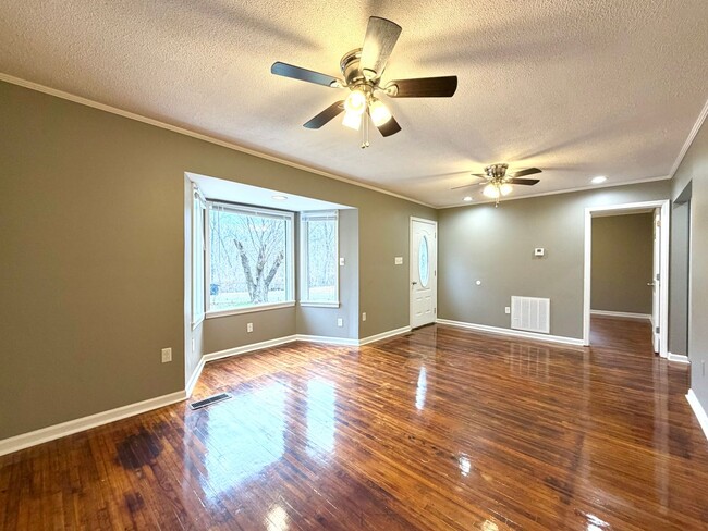 Building Photo - 838 Potters Ln