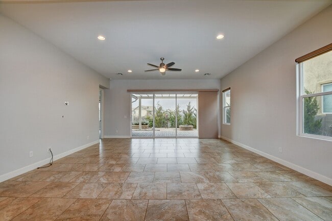 Building Photo - Well Appointed Home for Rent in Astoria!