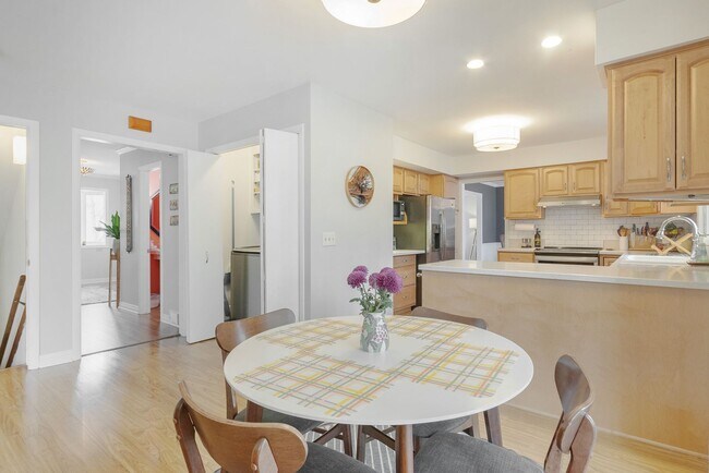 Building Photo - 313 Walnut Grove Dr