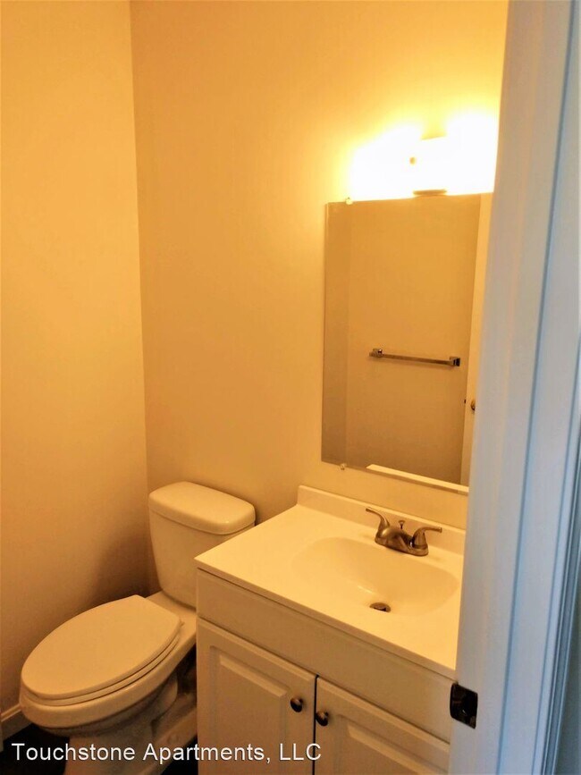 Building Photo - 221 Park St