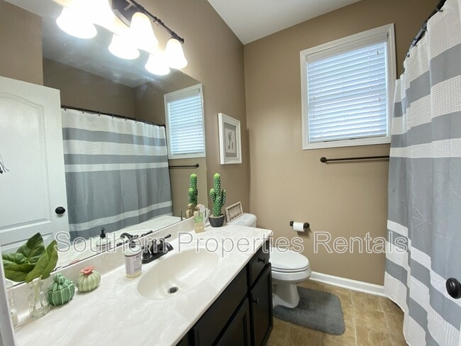 Building Photo - 463 Juno Dr