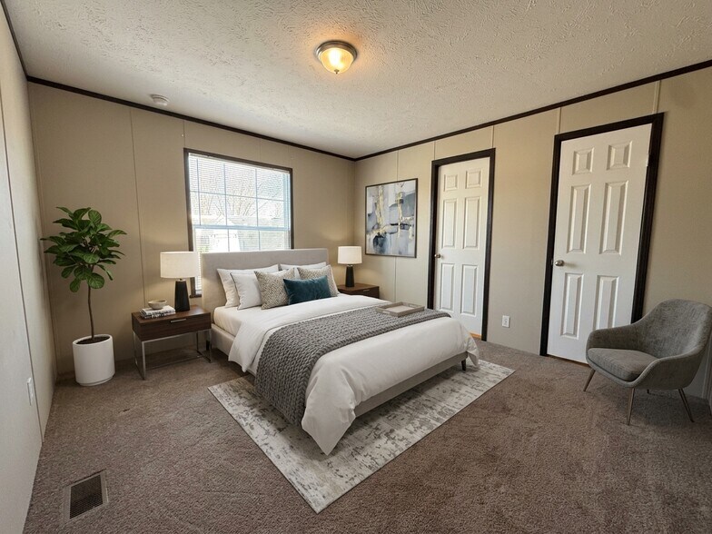 Building Photo - 11975 Creekview Ave