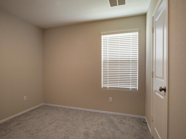 Building Photo - 252 Rock Spgs Dr