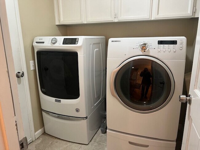 Building Photo - Highly desirable Sammamish 3 bedroom, 3 bath 1970asf.