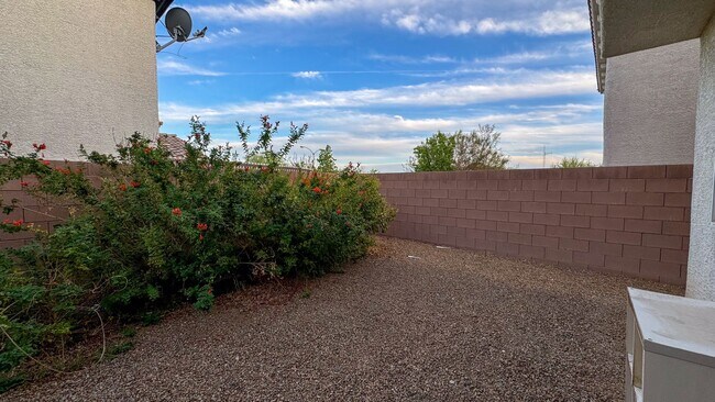 Building Photo - 4-bed, 2.5 bath, 2,498 sq ft home in Mount...
