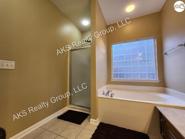 Building Photo - 164 Highview Cove