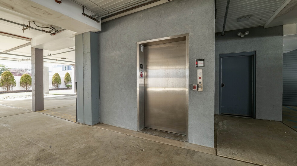 Building Photo - 210 N Madison Ave