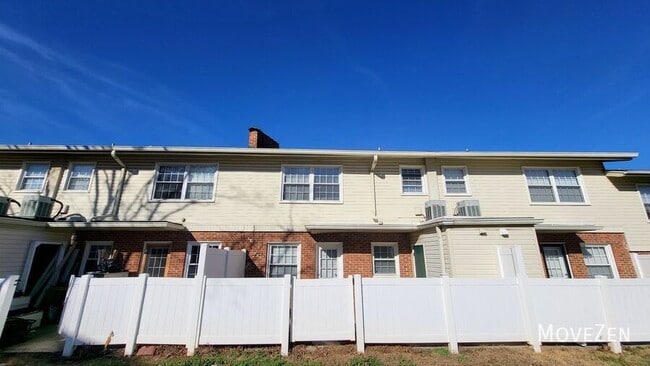 Building Photo - 422 Muirs Chapel Rd