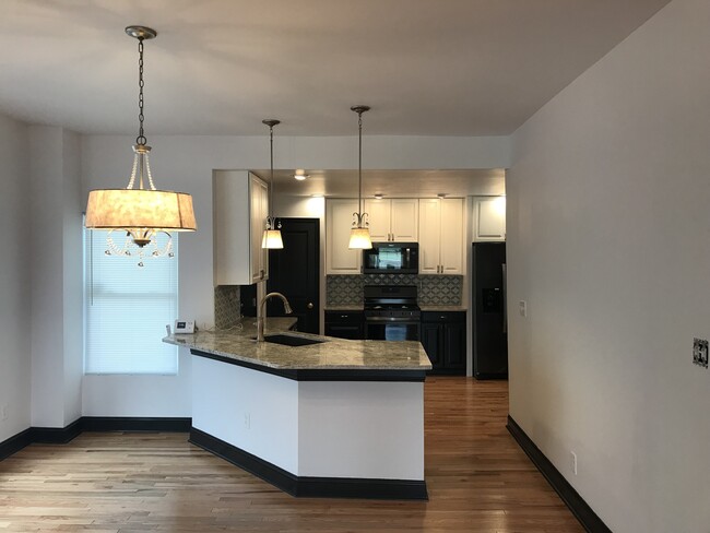 Building Photo - Beautifully renovated home in King-Lincoln