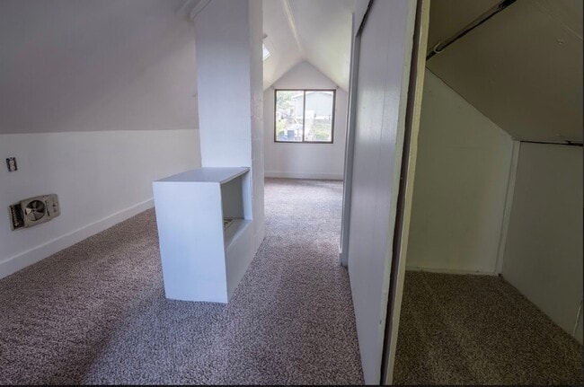 Building Photo - 3 bedroom 1 bathroom house close to Hendricks Park!