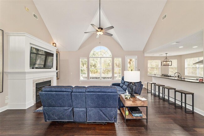 Building Photo - 1706 SW 27th St